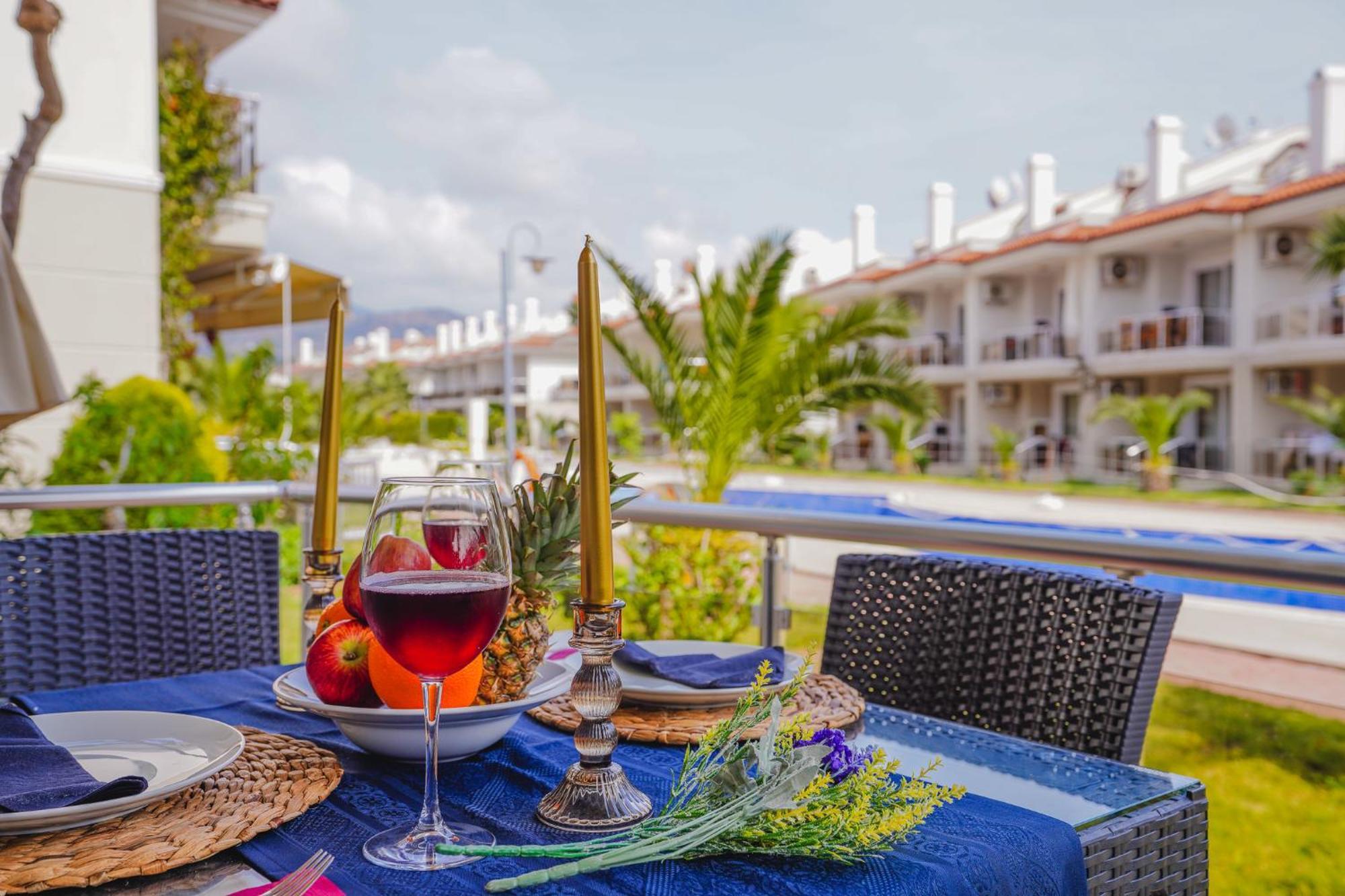 Sunset Beach Resort Aqua Lettings Fethiye Exterior foto