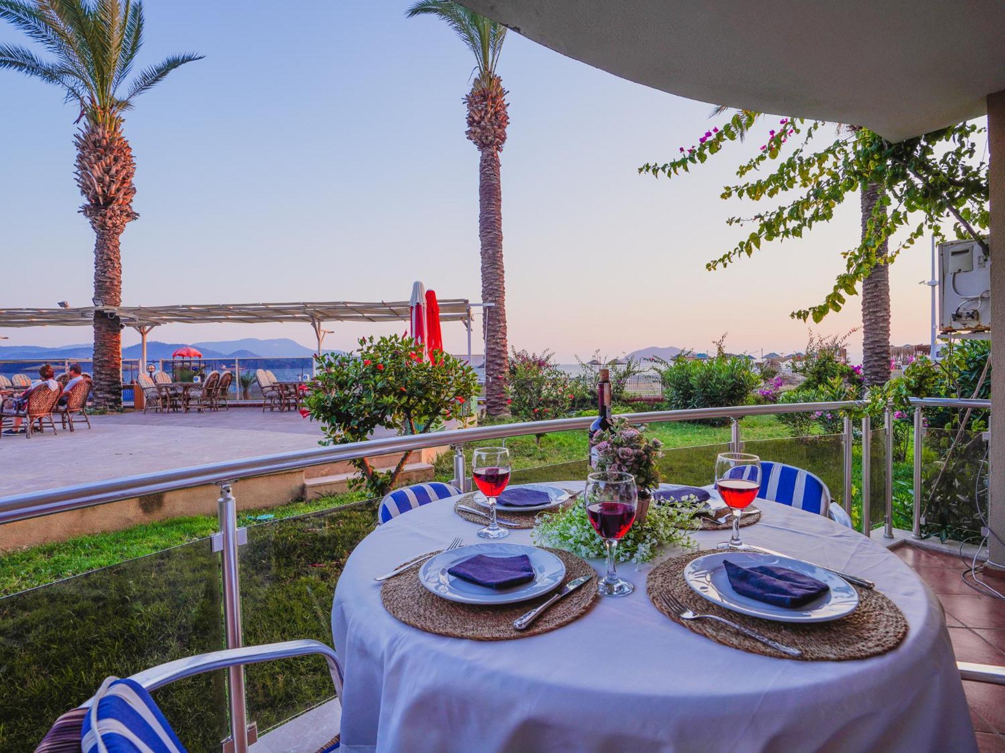 Sunset Beach Resort Aqua Lettings Fethiye Exterior foto